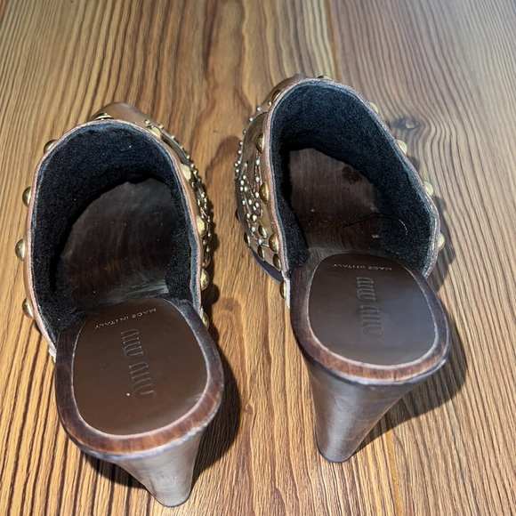 Brown and Gold Miu Miu Heeled Clogs - Picture 4 of 11
